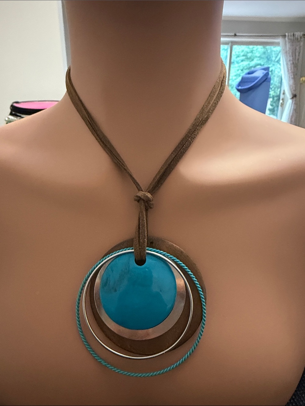 Source Unknown Turquoise and Brown Layered Circle Pendant Necklace